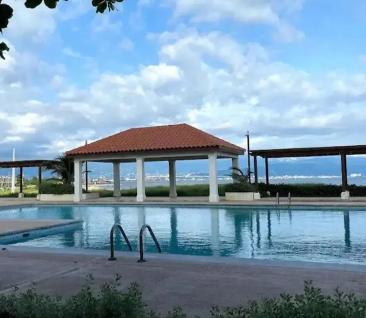 R & V Beach Front Vacation Home