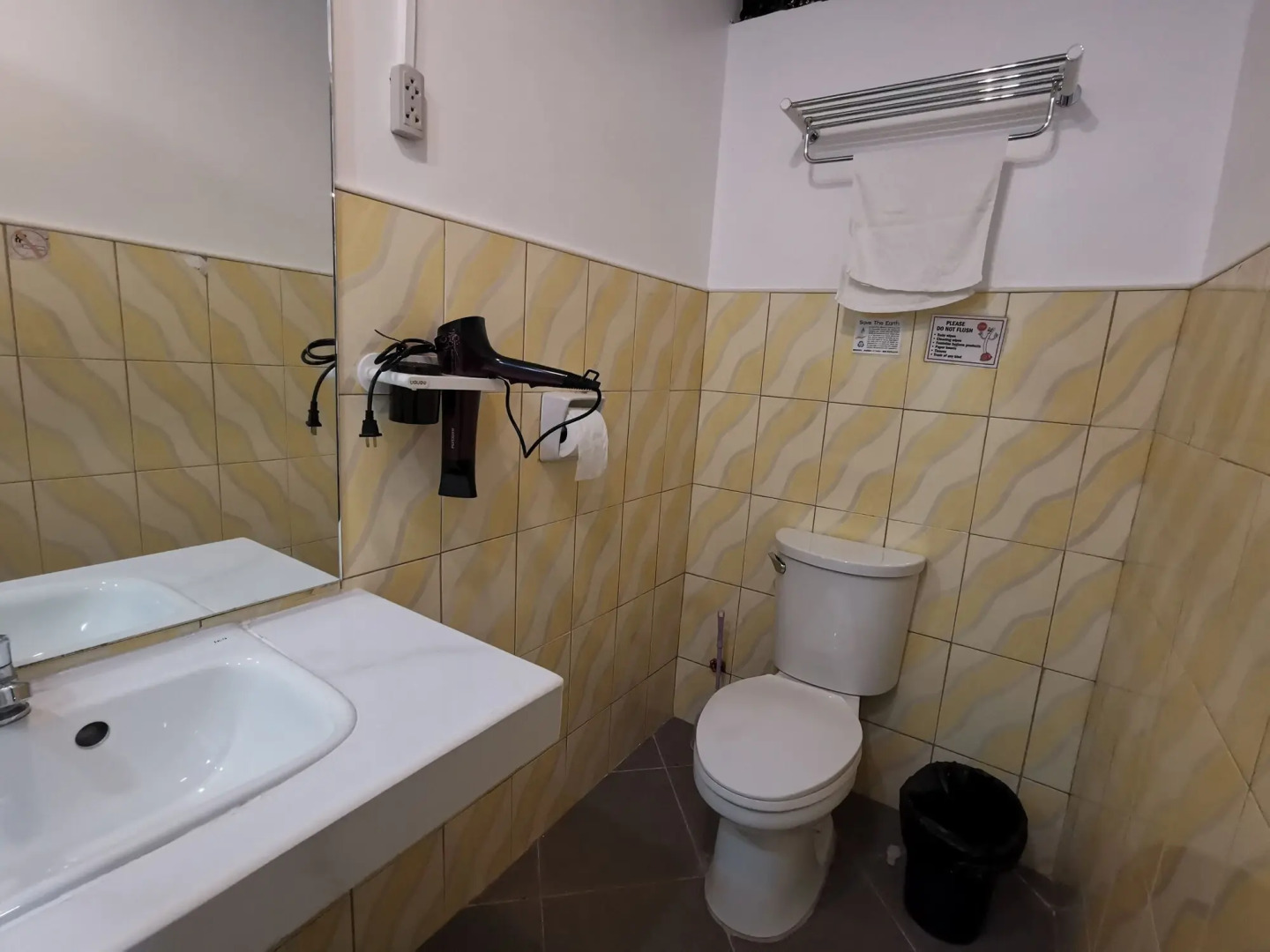 Pescadores Seaview Suites Moalboal