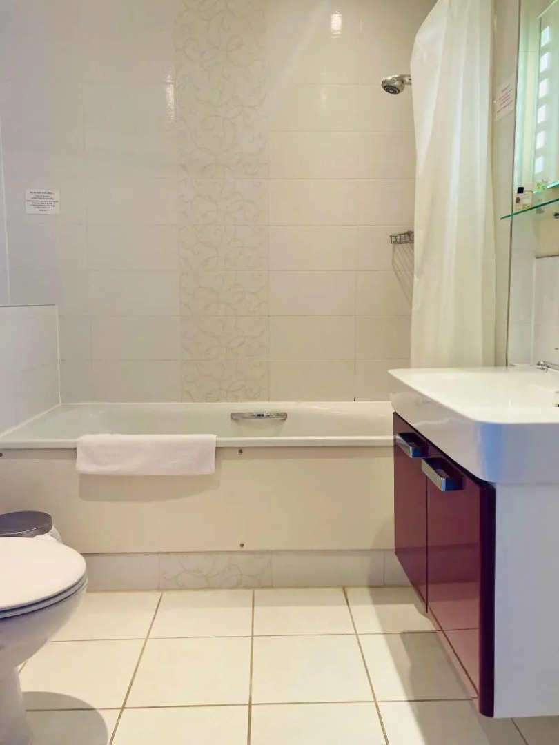 Admiralty Hotel & Restaurant