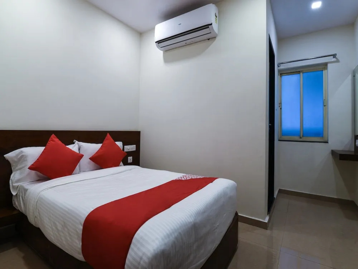 Blue Moon Inn By OYO Rooms