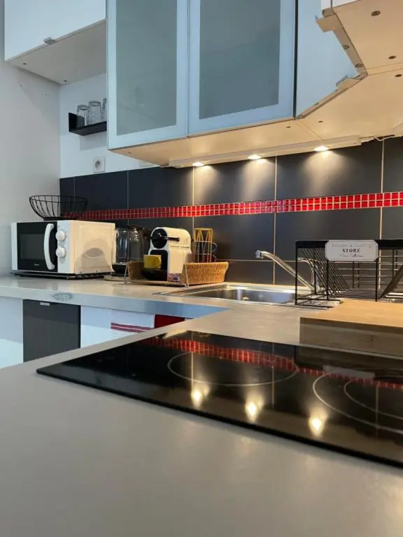 Très beau Studio Lumineux refait a Neuf !