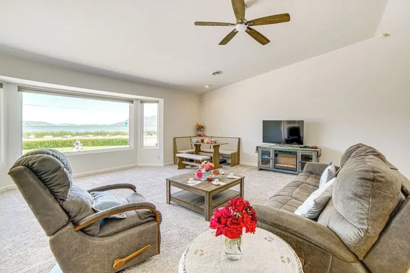 Steps to Clear Lake: Hot Tub Haven in Norcal!