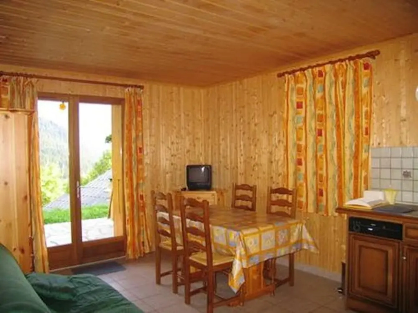 Apartment With one Bedroom in Champagny-en-vanoise, With Wonderful Mountain View, Furnished Garden and Wifi - 1 km From the Slopes