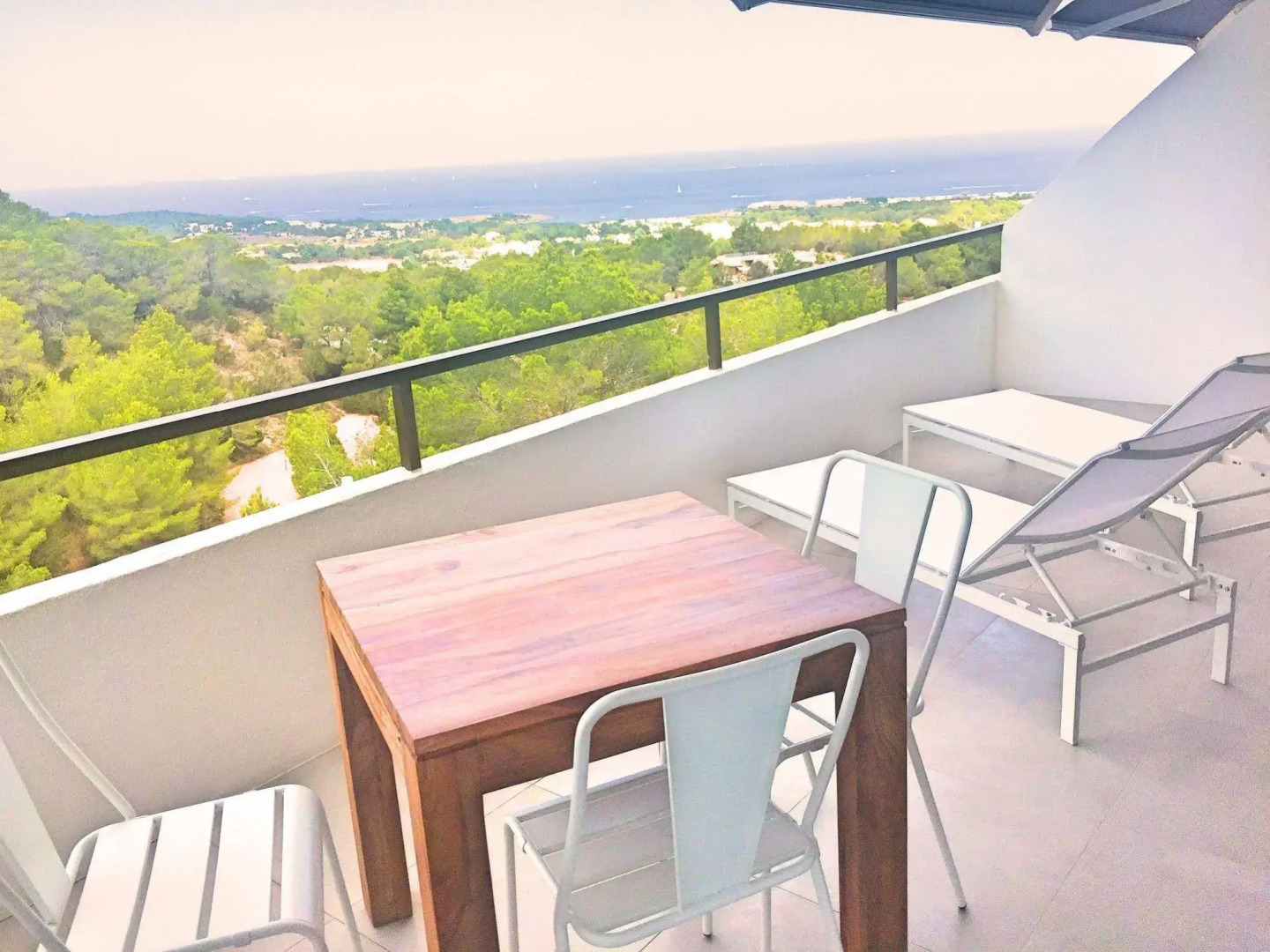 Victoria Sunset Suites Hotel