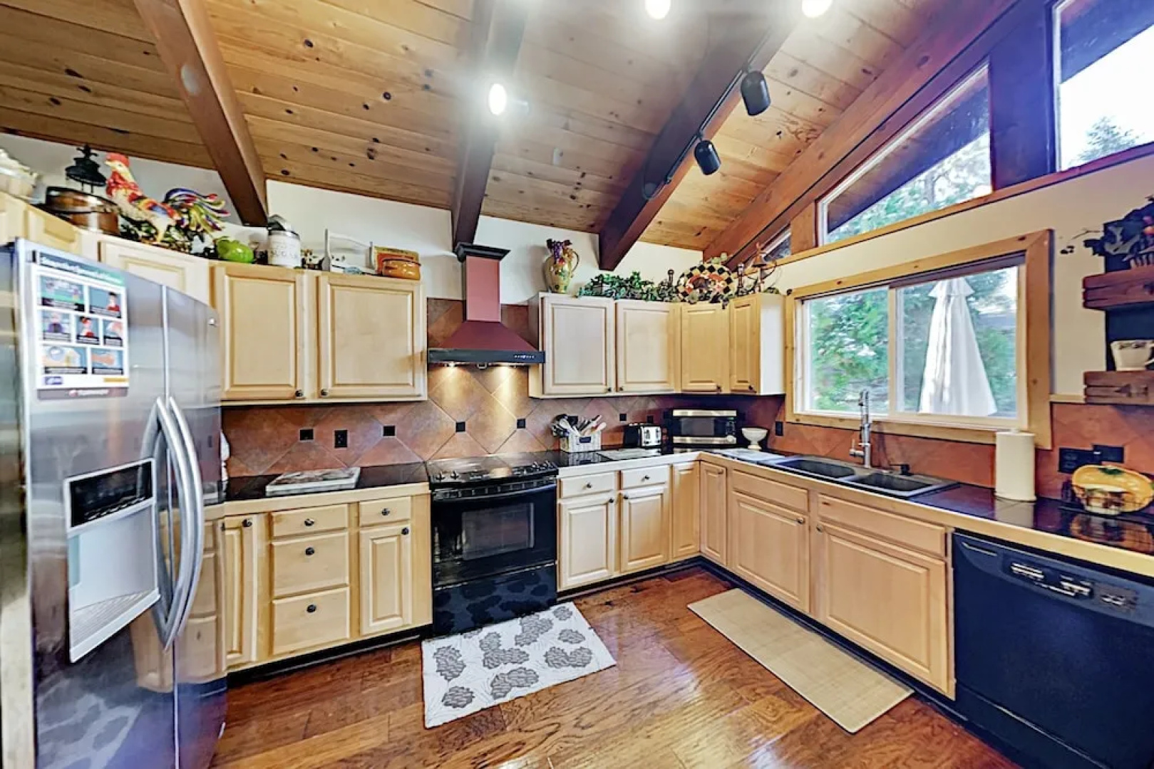 New Listing! Large Near Lake Tahoe & Beach 5 Bedroom Home