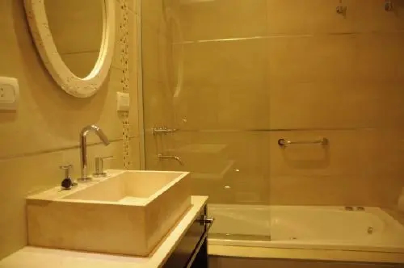 Lom Suites