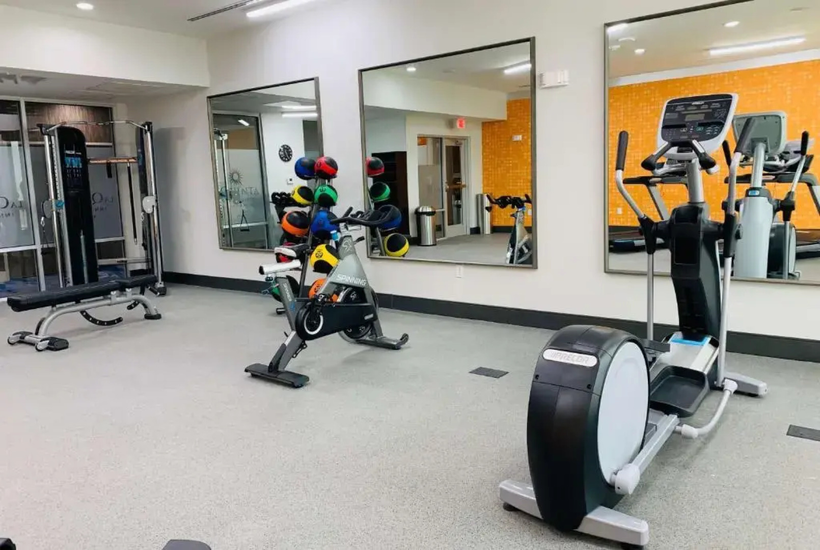 La Quinta Inn & Suites by Wyndham-Red Oak TX IH-35E