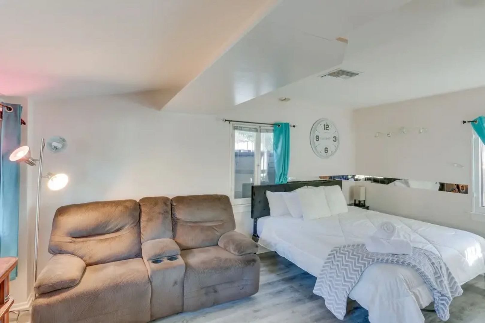 Colton Studio w/ Fire Pit, 4 Mi to San Bernardino!