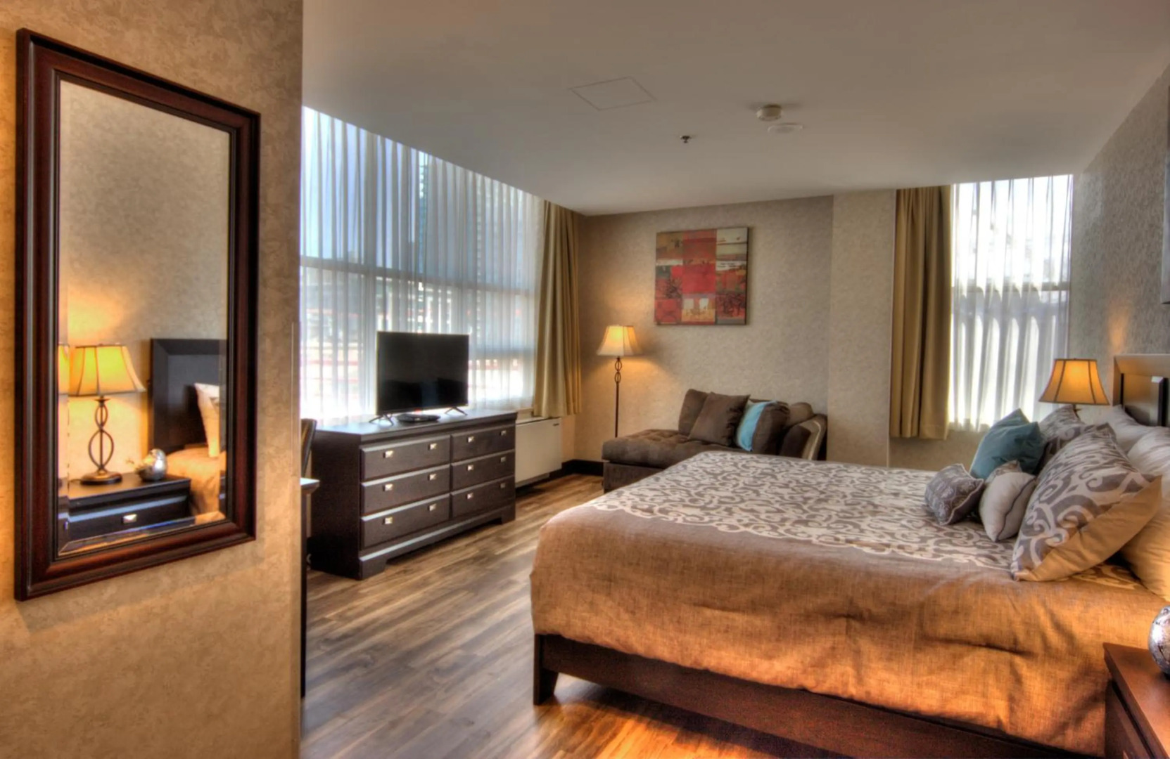 Coast Lonsdale Quay Hotel