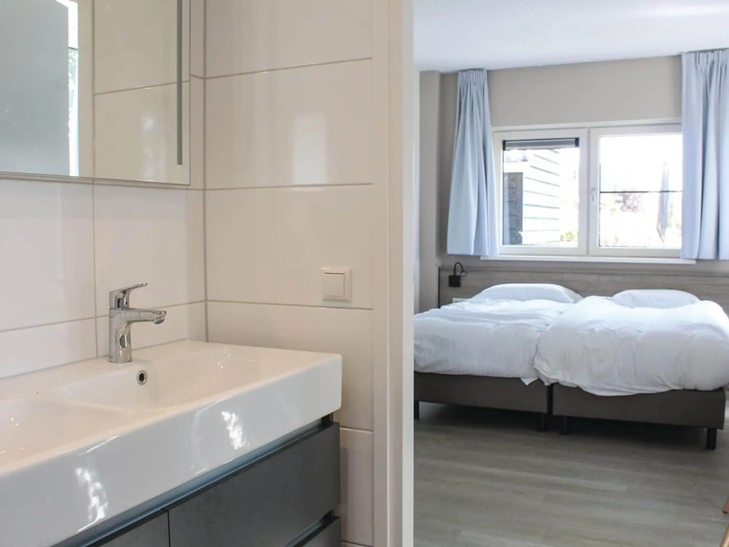 Beautiful villa with sauna, in a holiday park on the water in Friesland