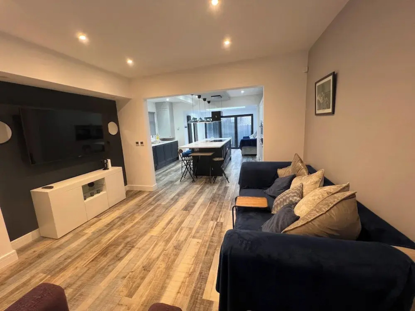 Whole House -sleeps4-parking-garden-bikinghiking