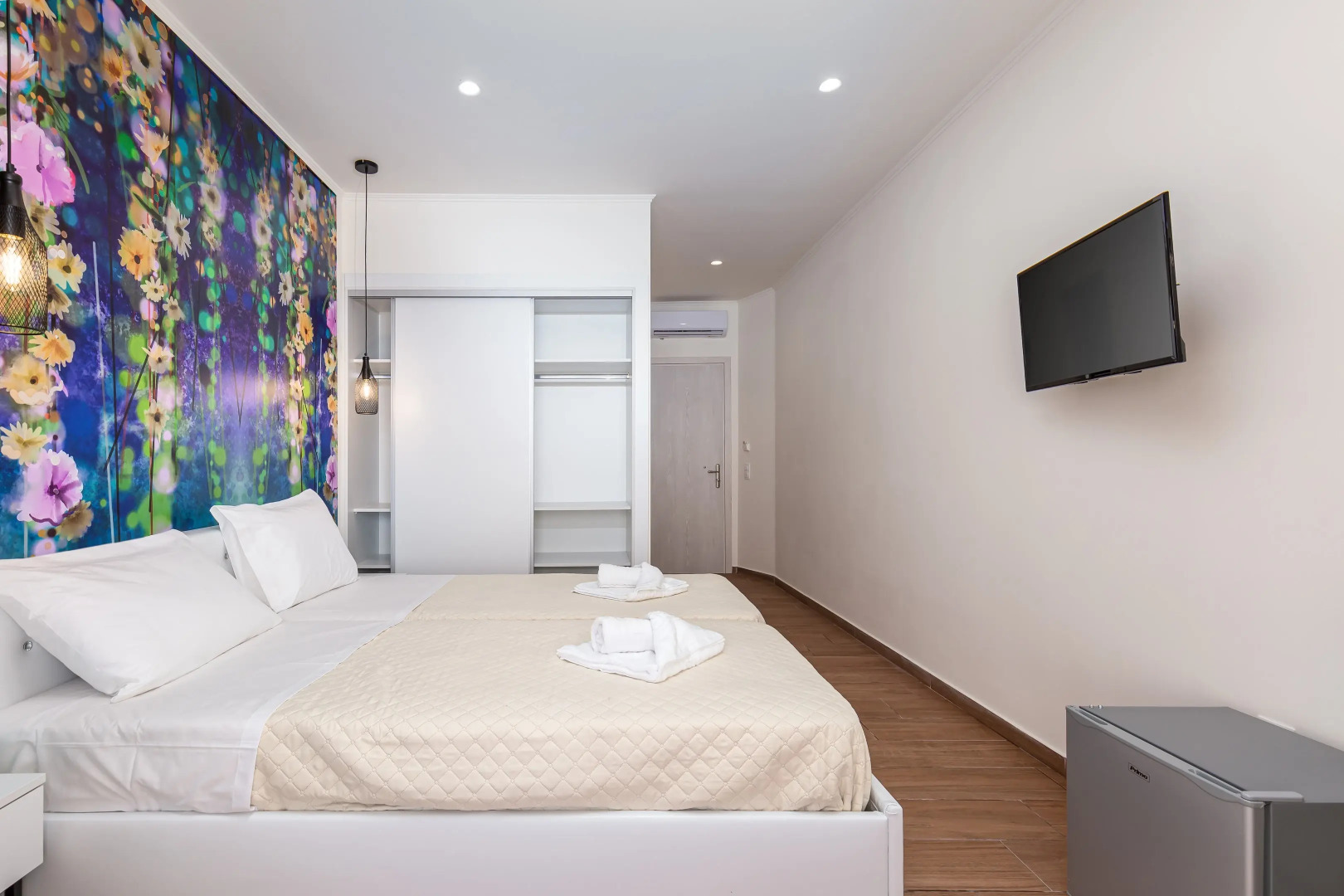 Aqua Luxury Suites Roda