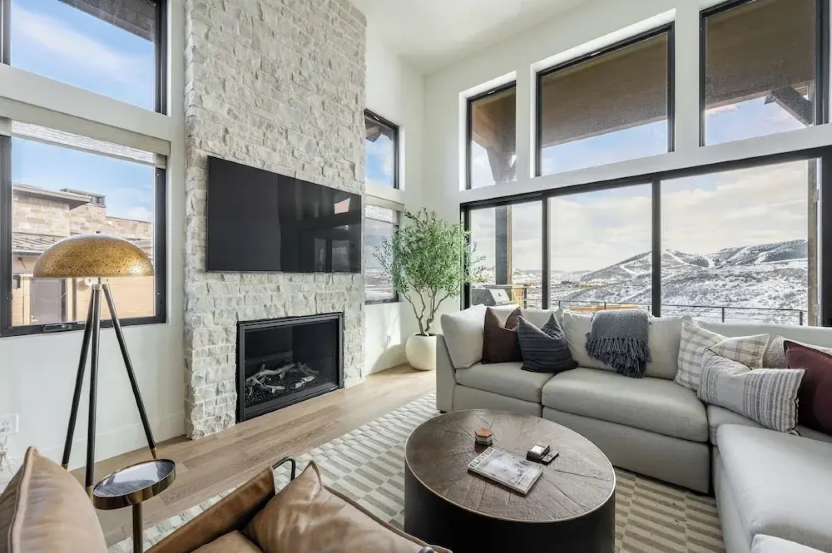 Amanti Lago by Luxury Mountain