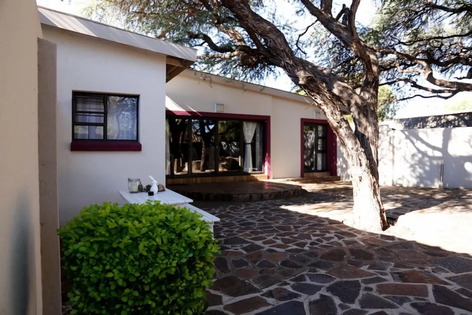 The Hedge Guesthouse