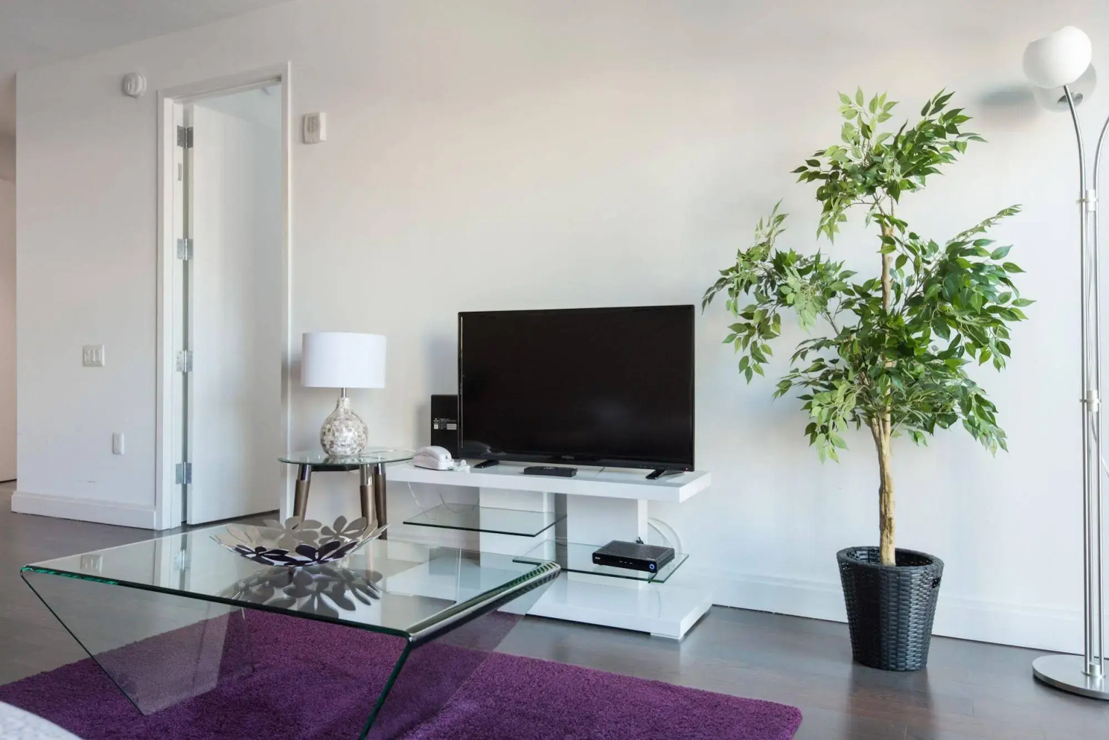 Dharma Home Suites JC at the Arts District