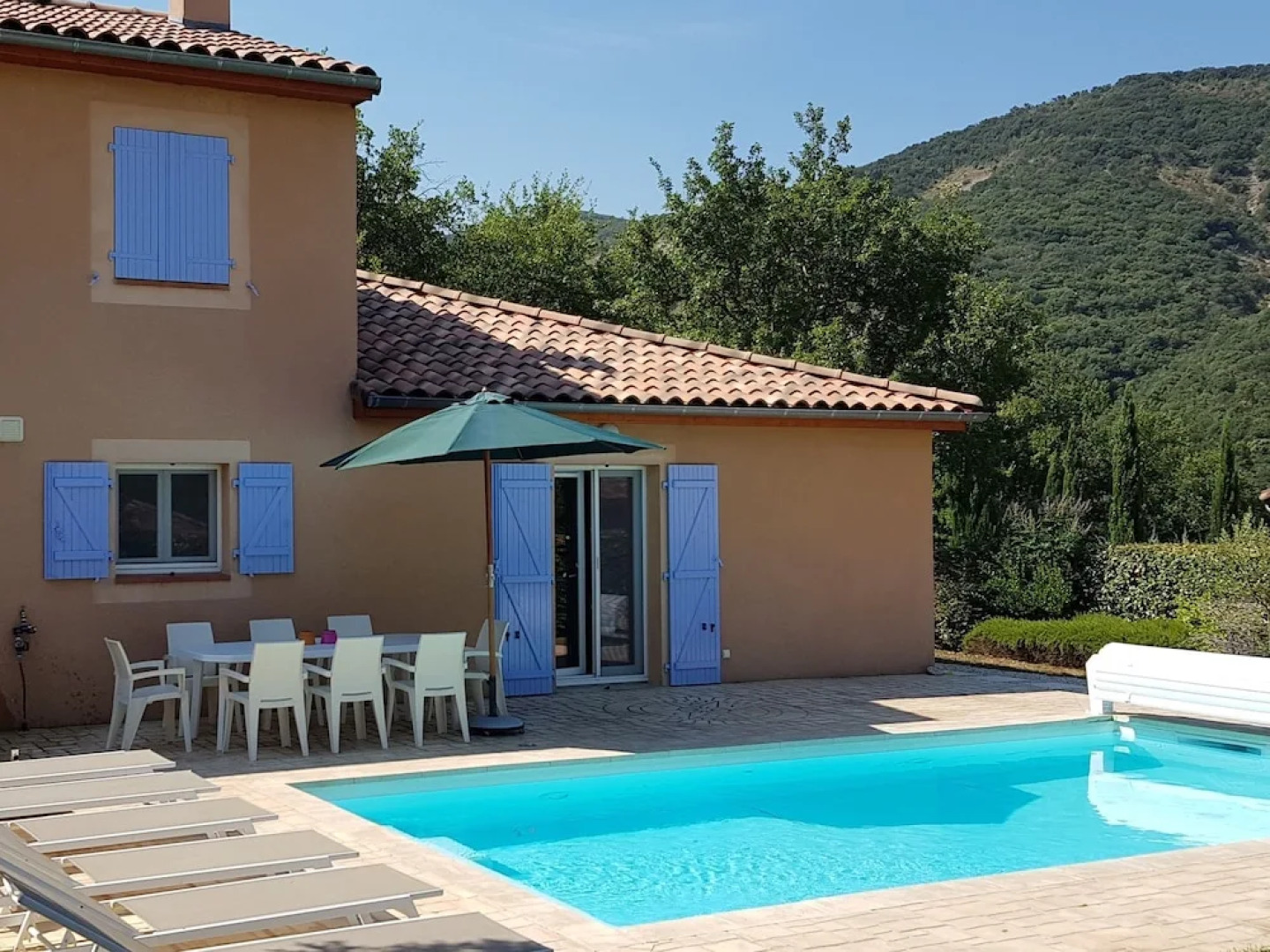 Elegant Villa in Les Mazes With Swimming Pool