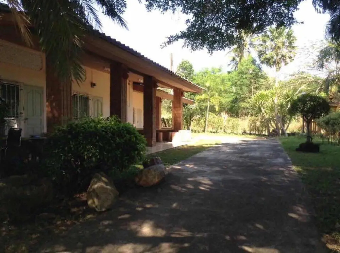 Na Thammachart Hotel