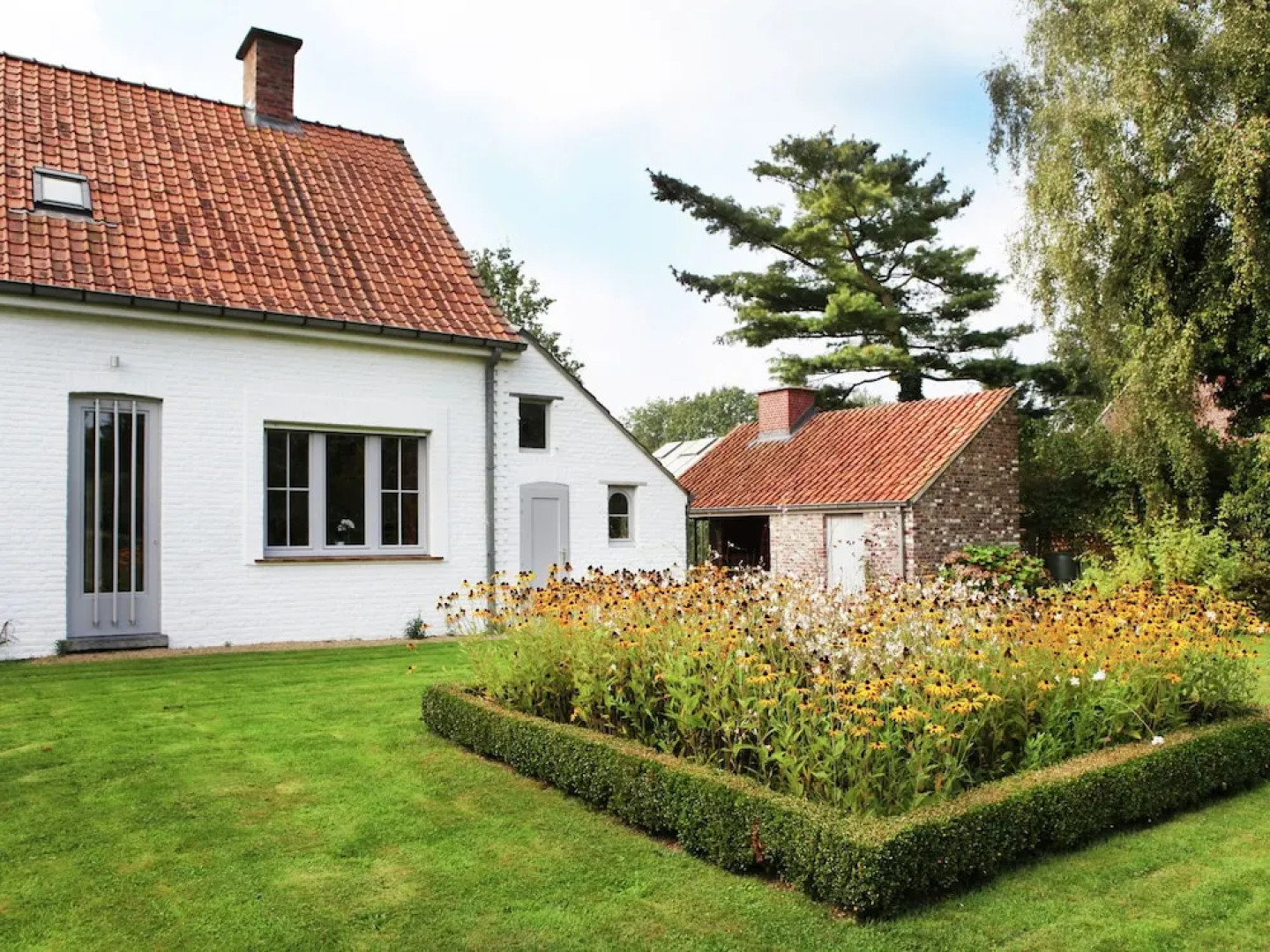 Luxurious Holiday Home in Wingene With Forest Near