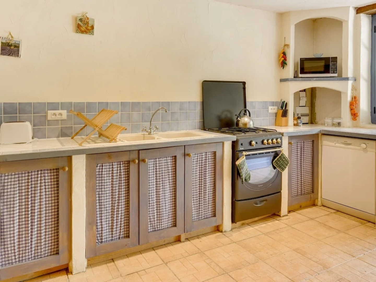 Secluded Holiday Home in Lacapelle-biron With Swimming Pool