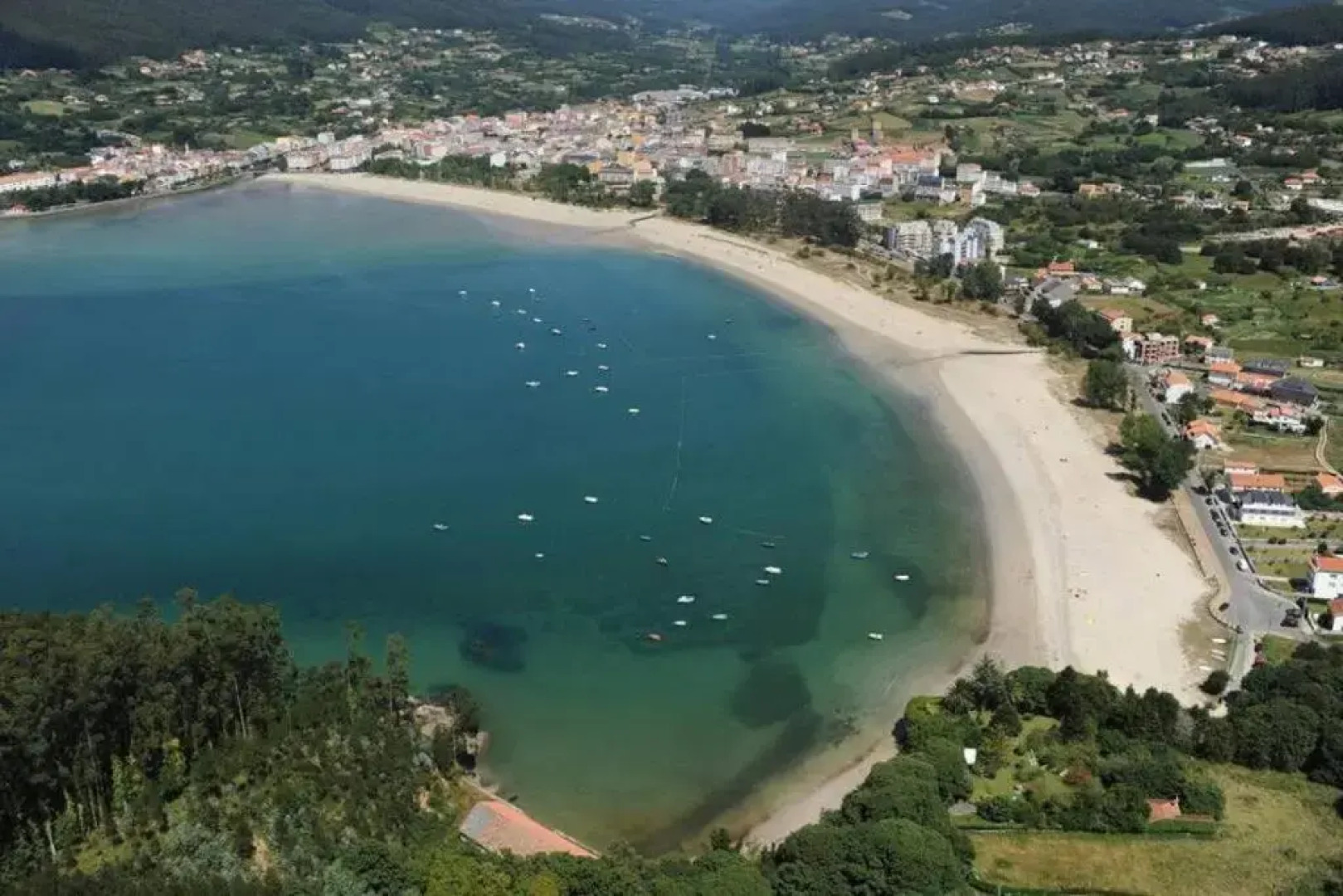 Mar azul en puerto azul