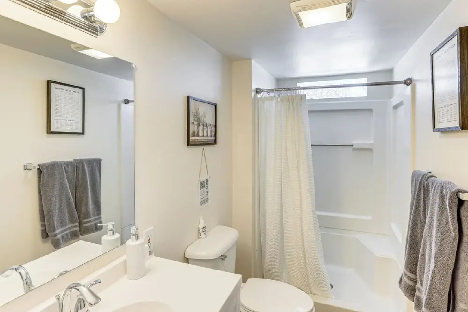 Patio & Mountain Views: Farmhouse in Mancos!