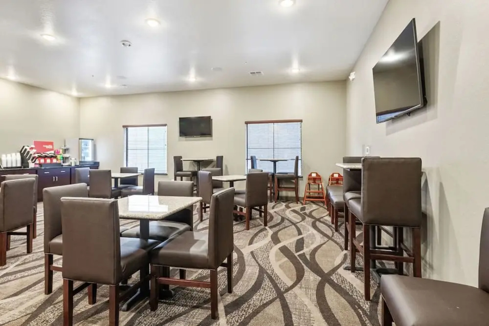 Cobblestone Hotel & Suites - Central Wisconsin Airport