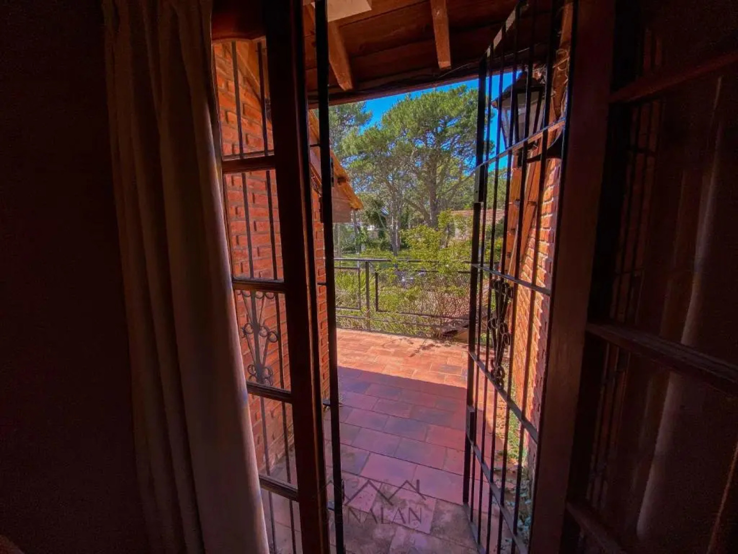 Cabaña Tinta Roja II