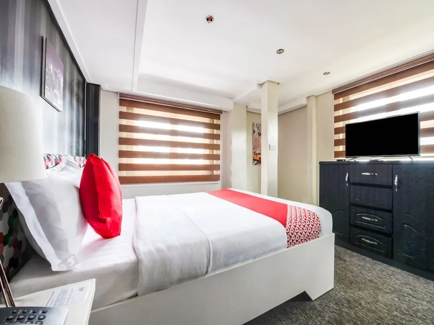 Vaccinated Staff - Capital O 492 Sunset View Ridge Residences