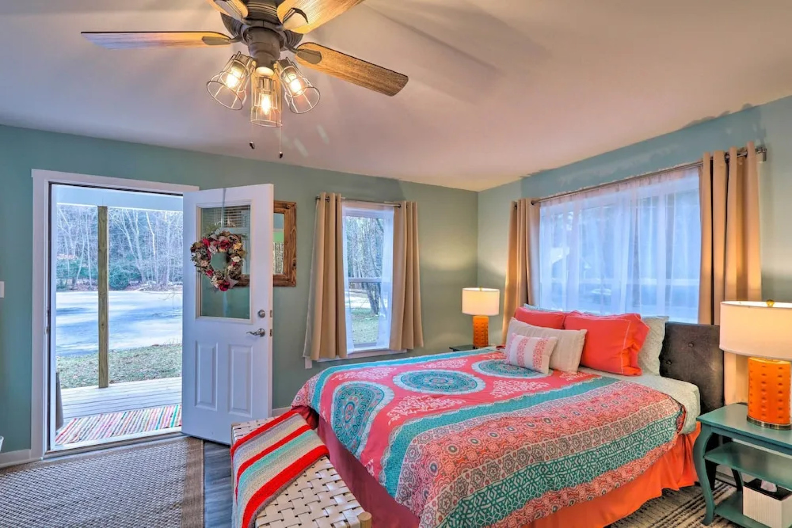 Unwind Fireside! Poconos Cottage 12 Mi to Slopes