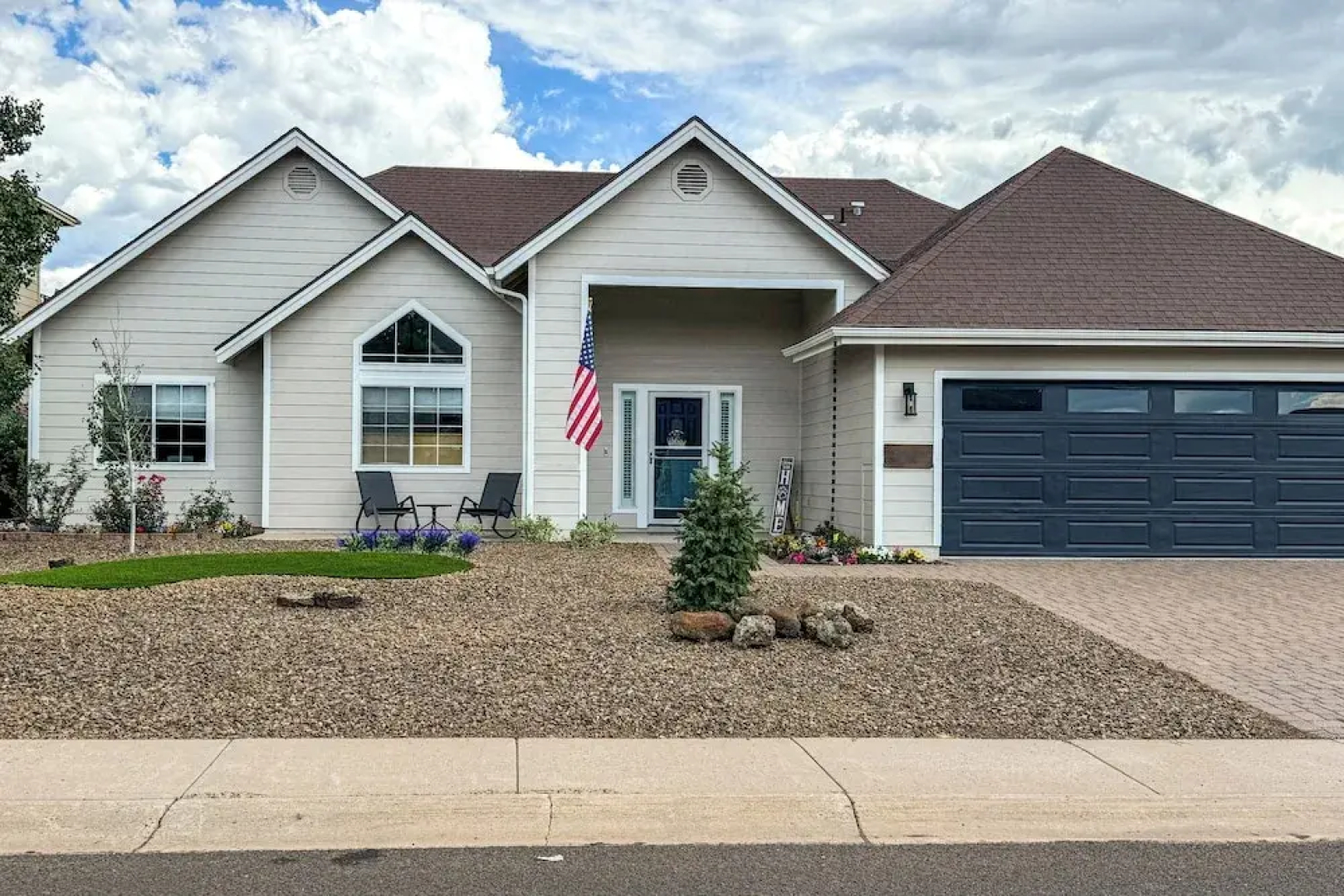 12 Mi to Flagstaff: Pet-friendly Home w/ Sunroom!