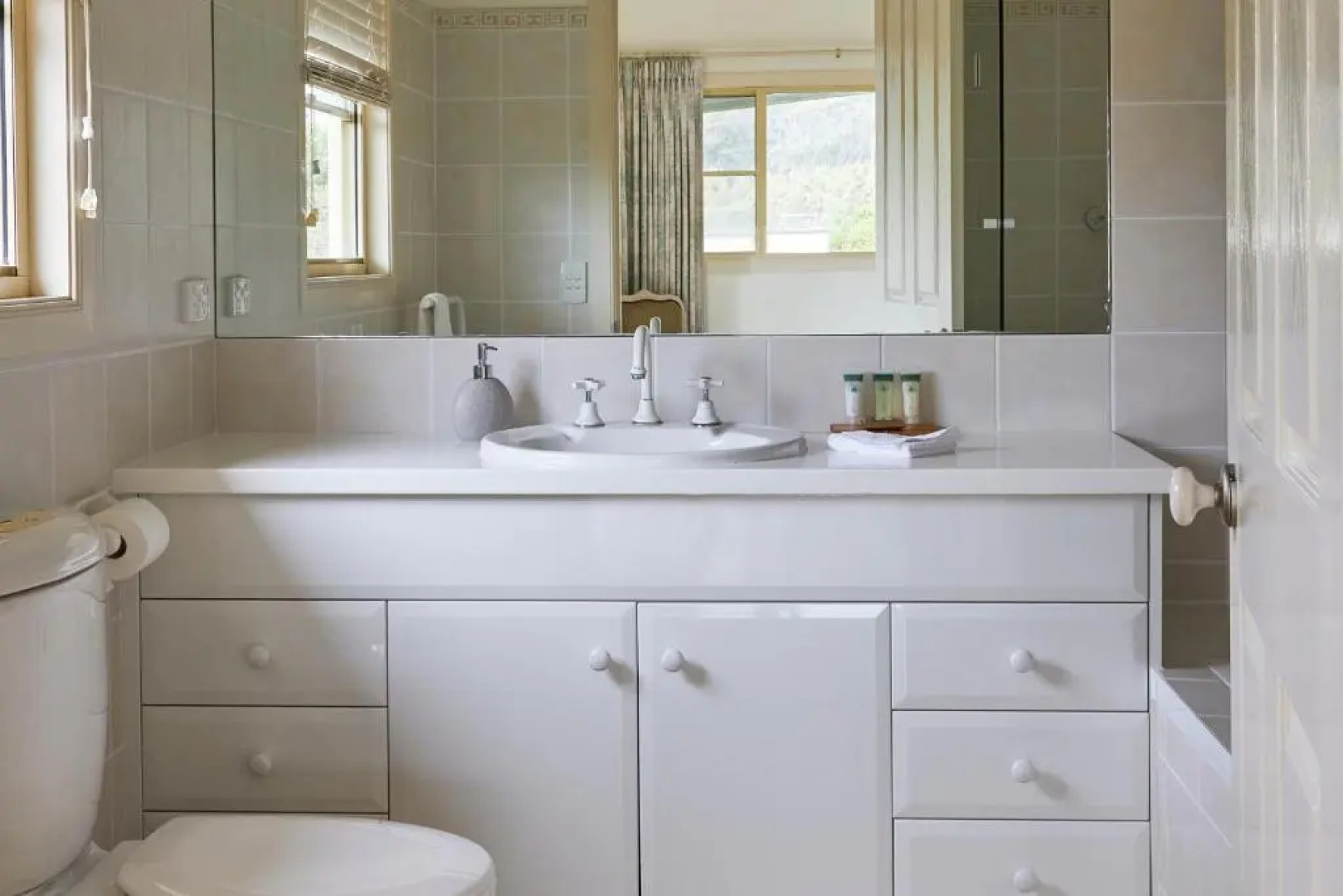 Mystery Bay Cottages