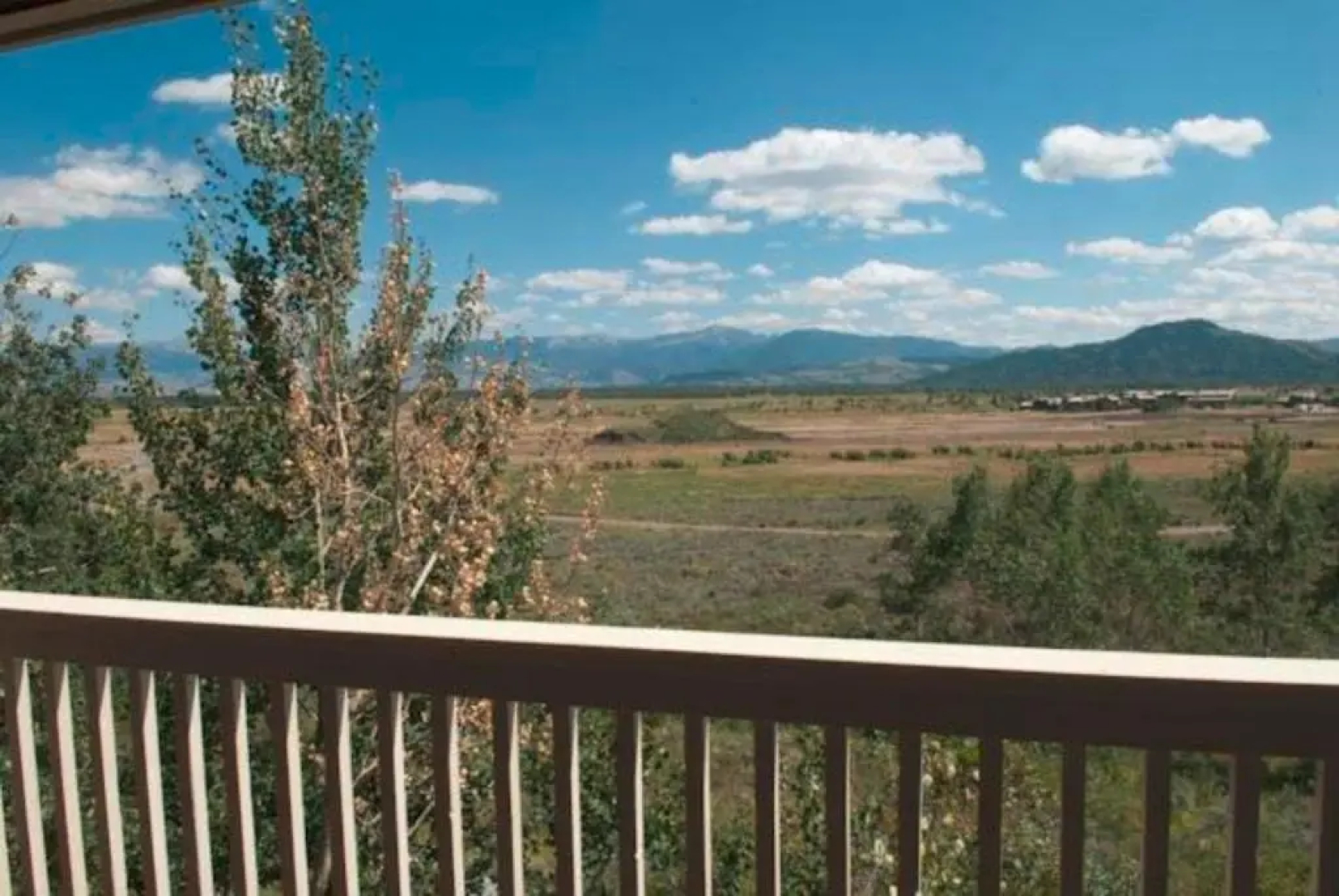 JHRL - Slope-side Whiteridge B5 Condo - Walk to Tram