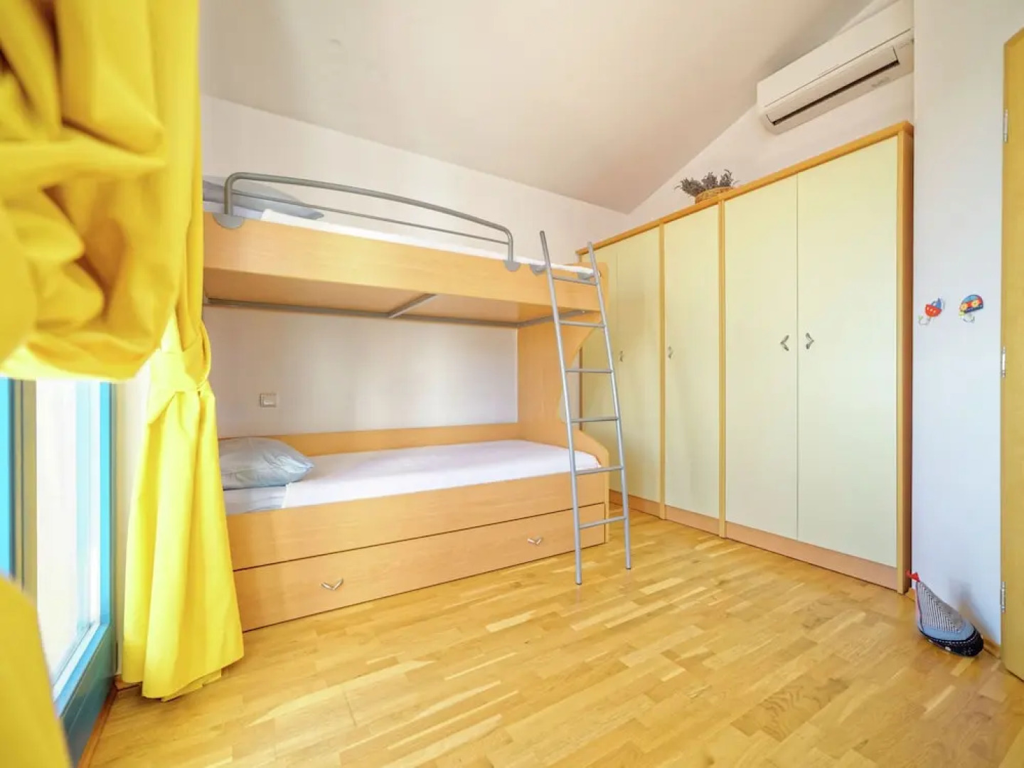 Detached modern villa with pool in Sveti Lovrec, near the beach and Porec