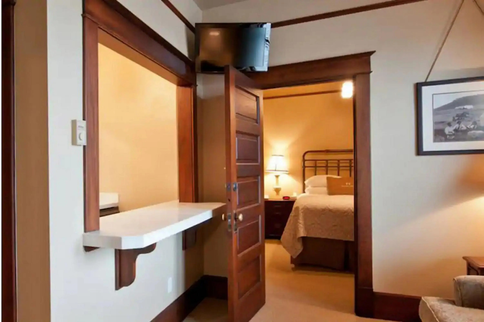Sacajawea Hotel