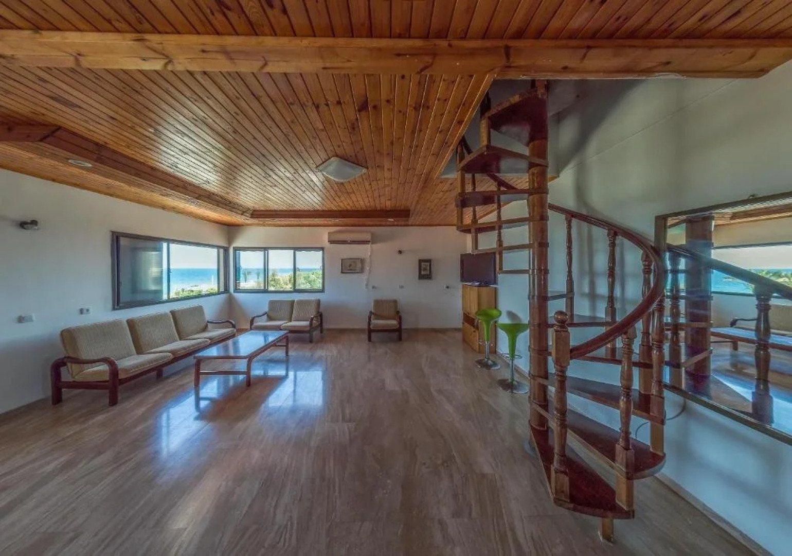 Amigo Hotel On The Beach