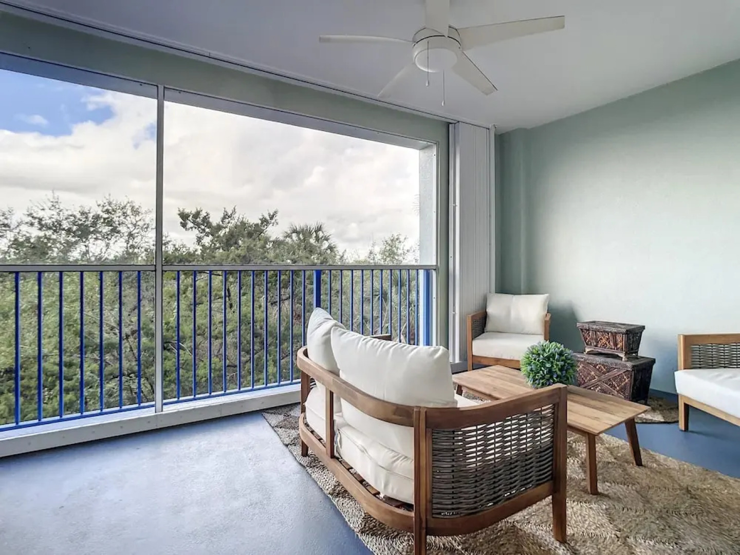 Come Drift Away in This Gorgeous Coastal Themed 3bed 2 Bath Condo Ow9-302