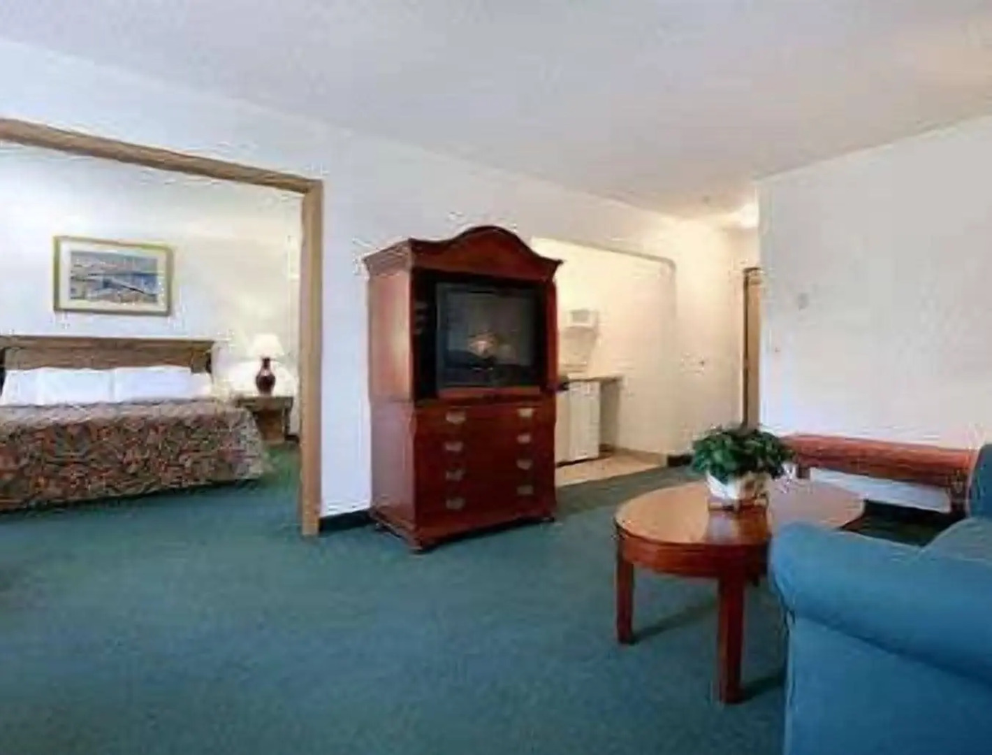 Travelodge by Wyndham Waukegan Gurnee