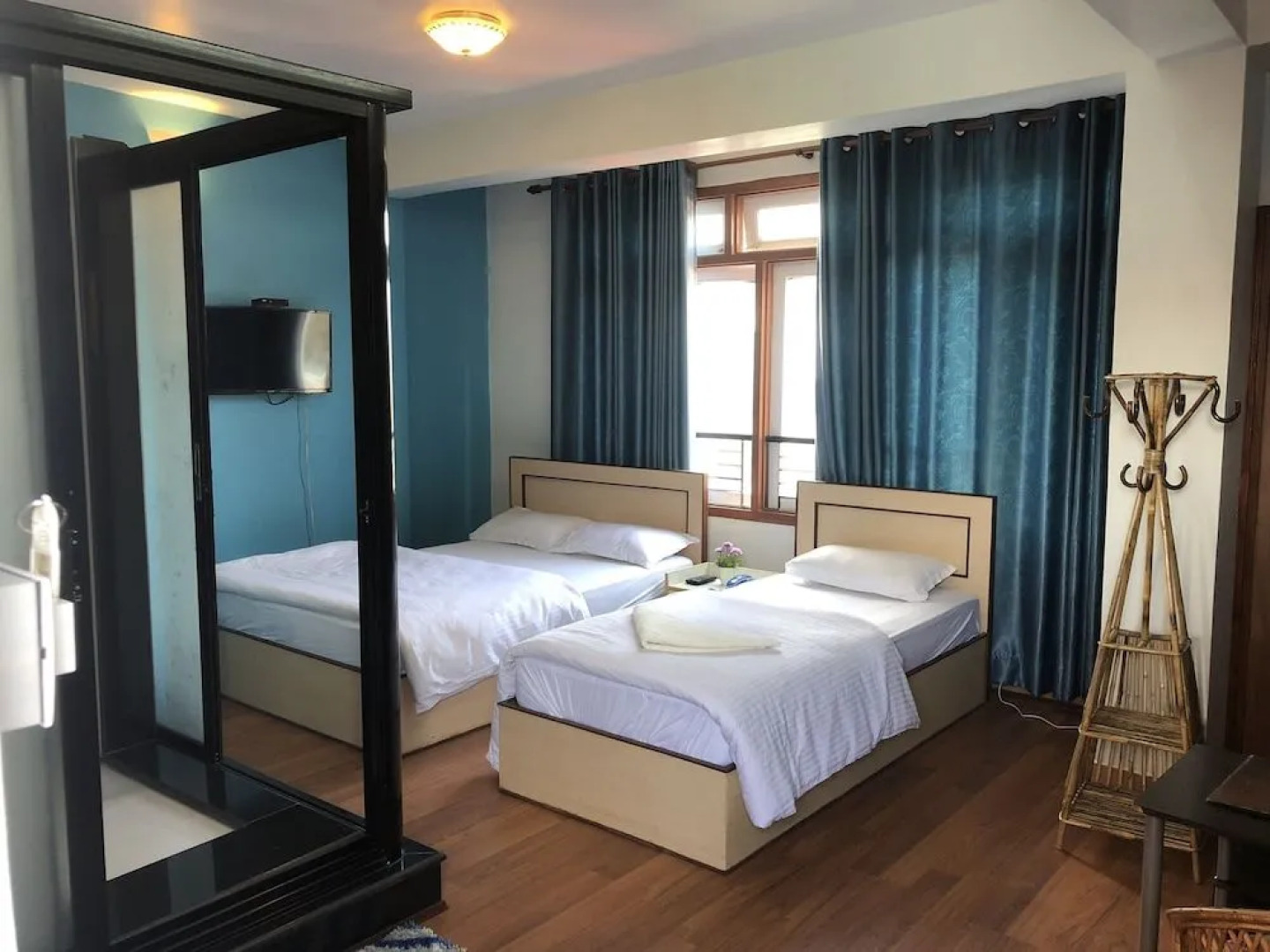 Oyo 472 Hotel Tapowan And Restaurant