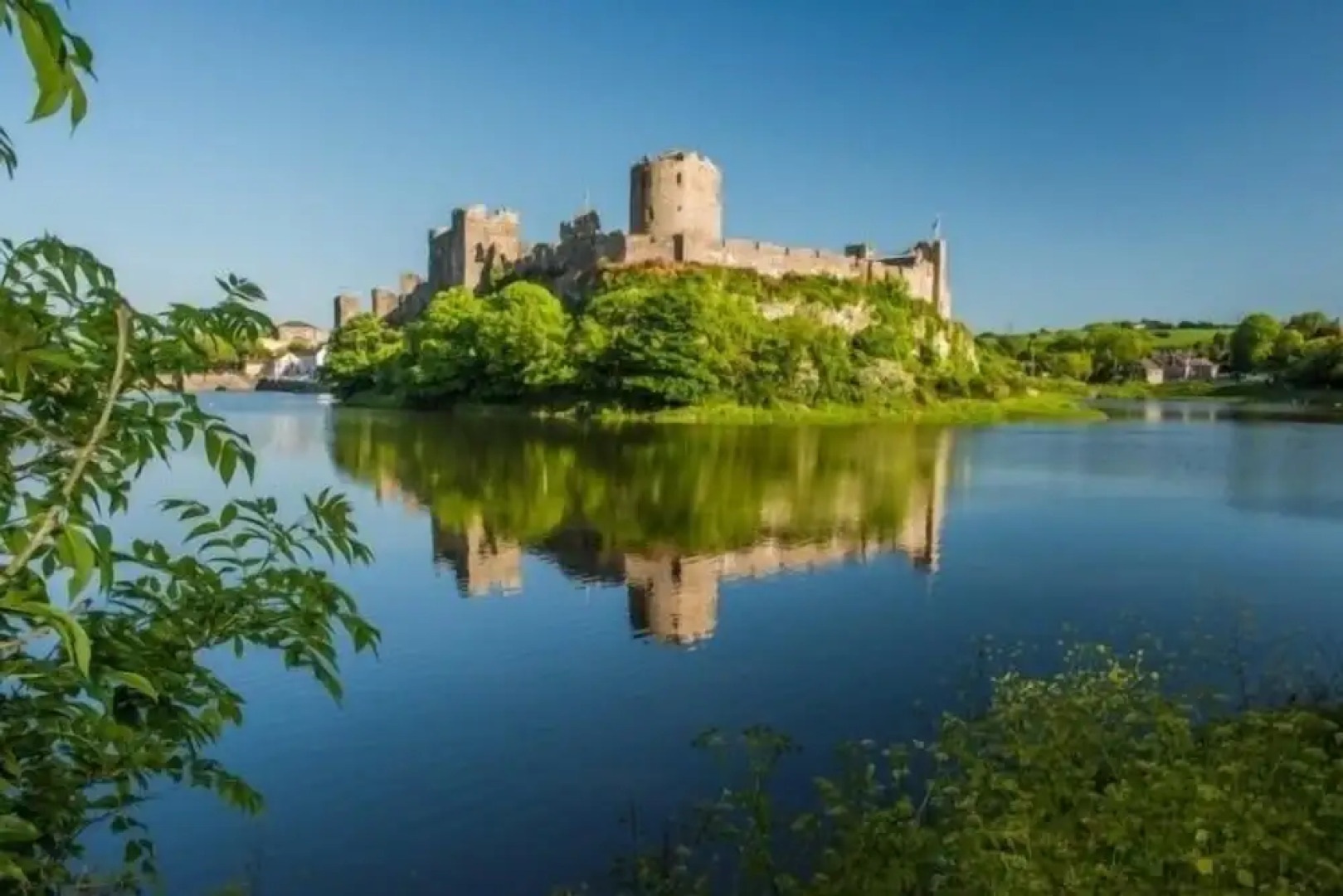 Lovely 2 Bed Apartment Pembroke Castle