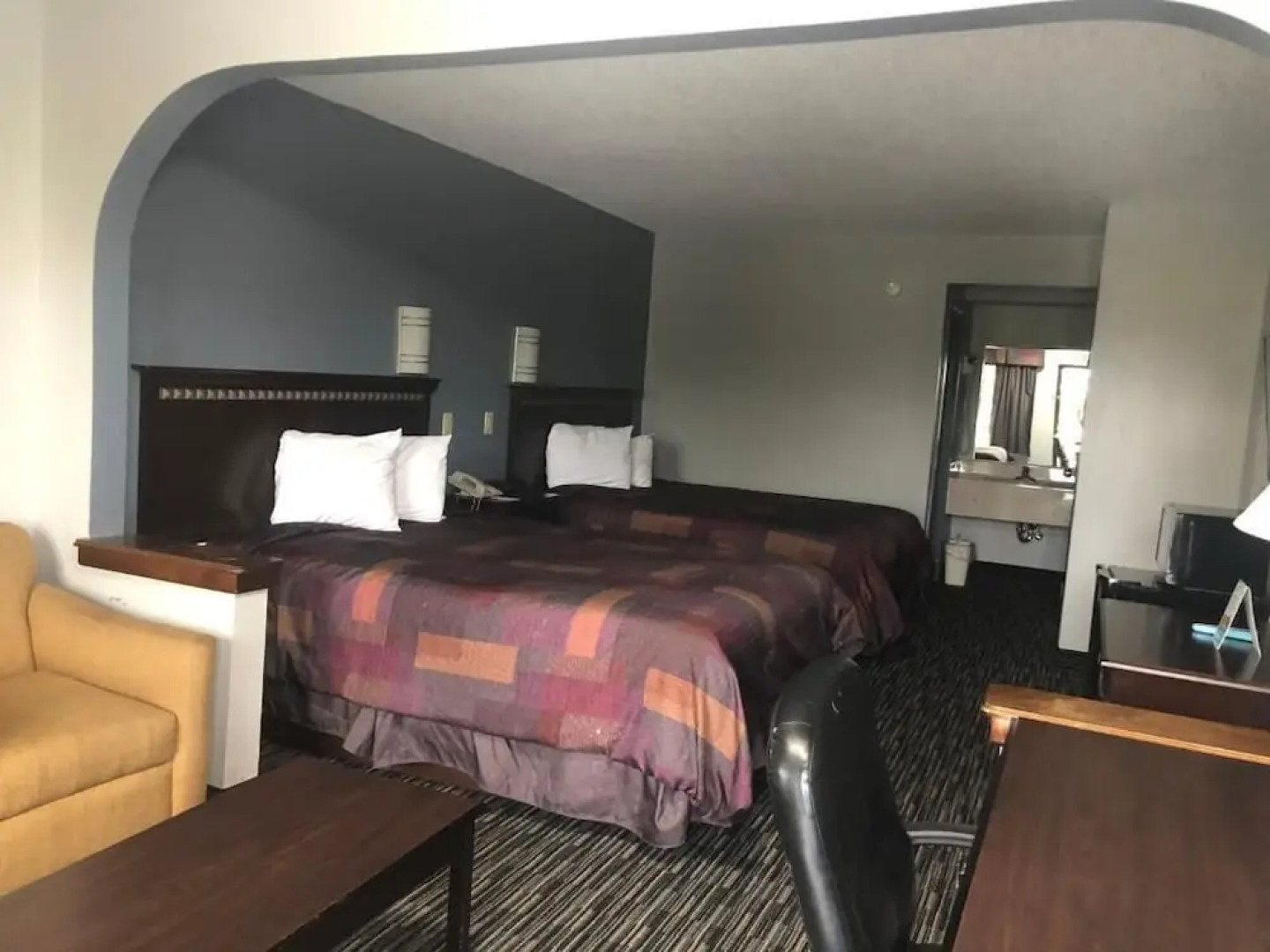Gateway Inn and Suites