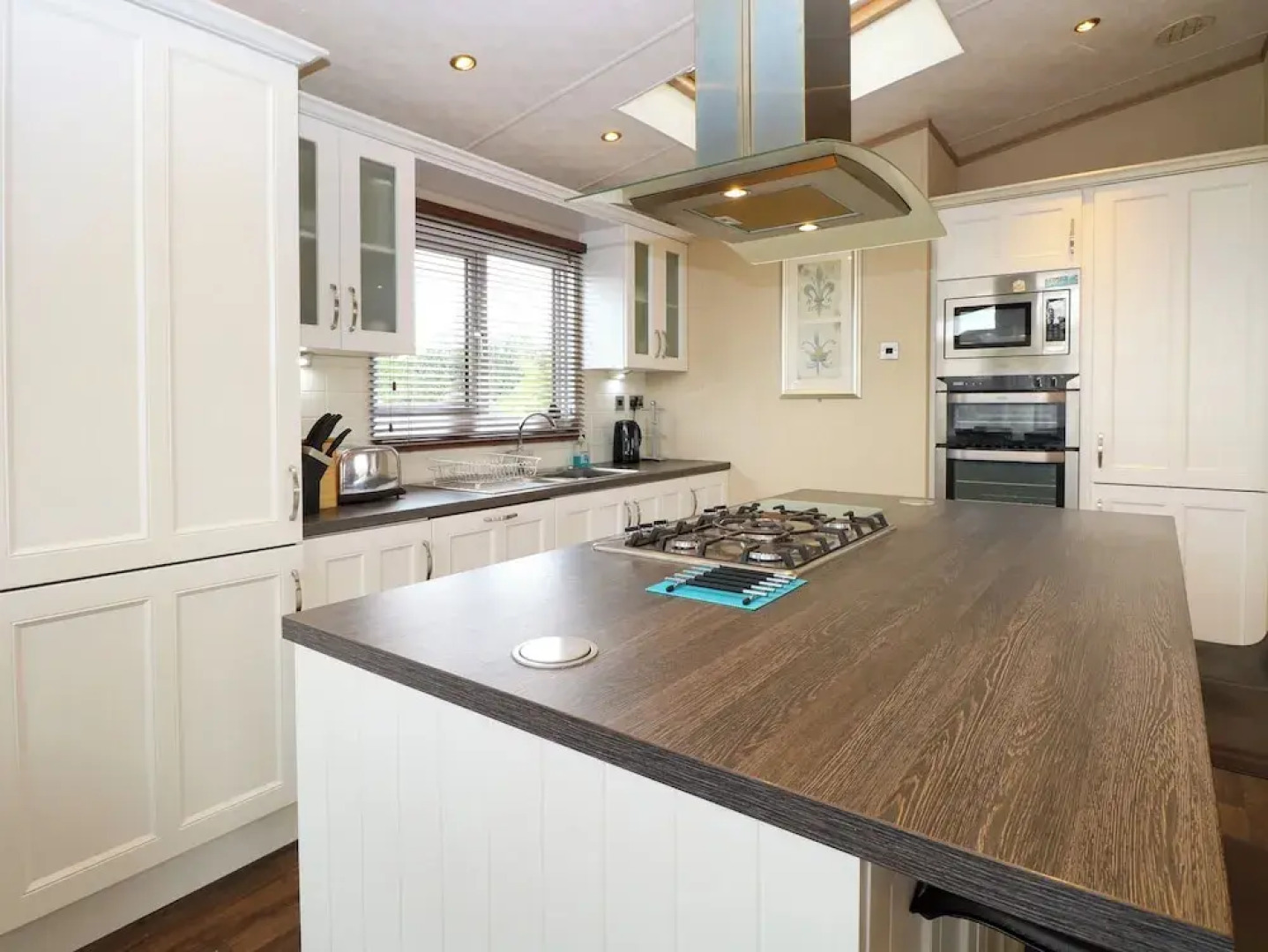 Lodge 26, Fishing Lakes