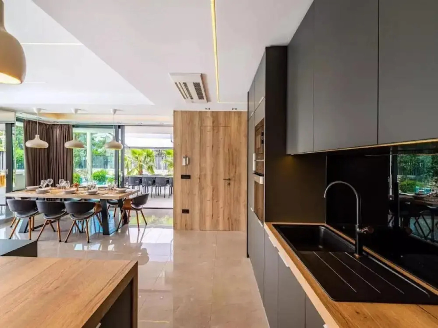 Villa Alpha - Four Bedroom Villa With Swimming Pool