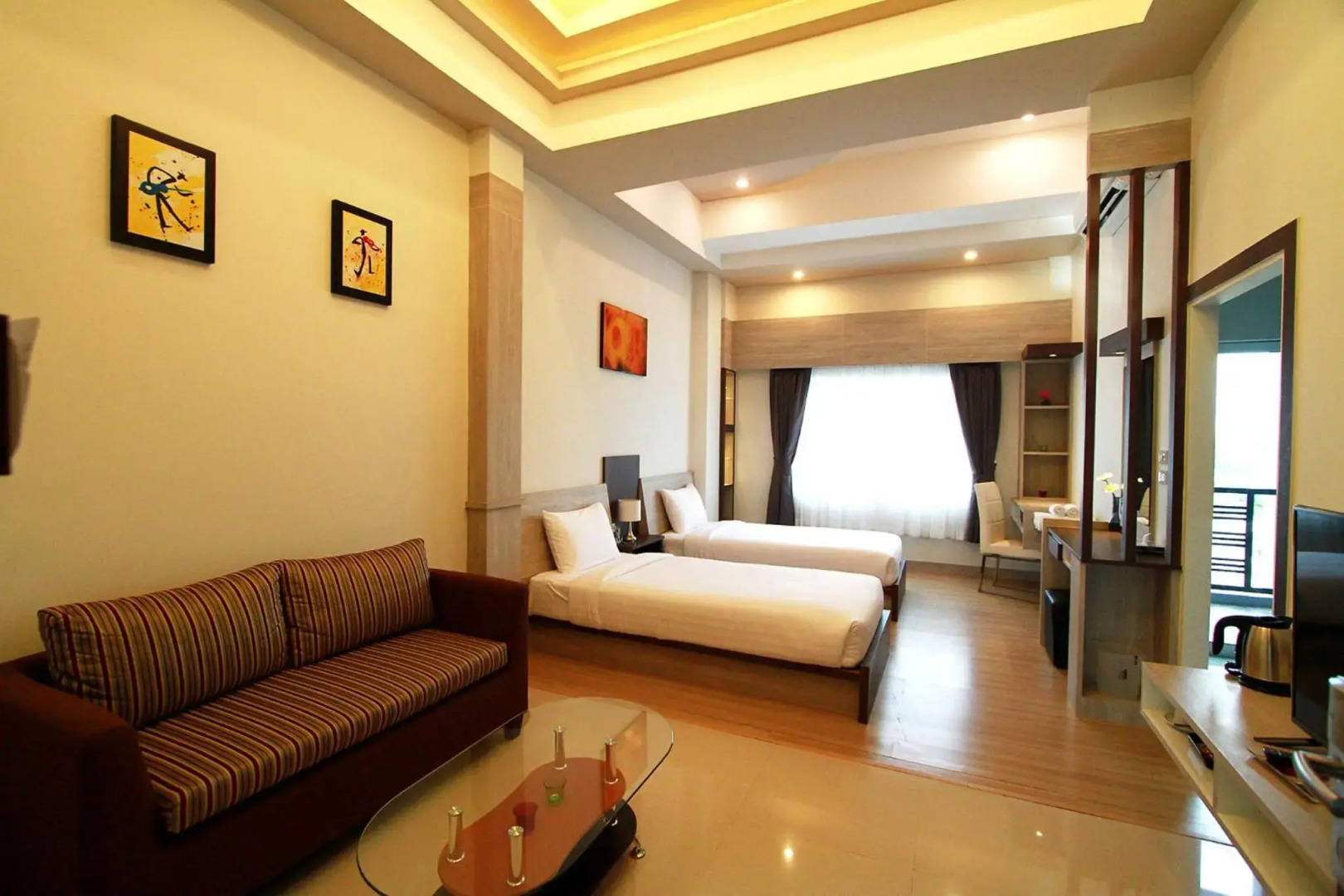 The Contrast i Hotel