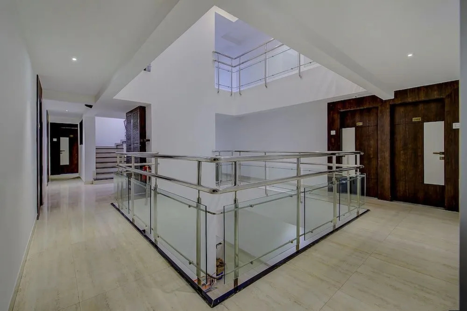 Edition O 30007 Crown Inn Panvel