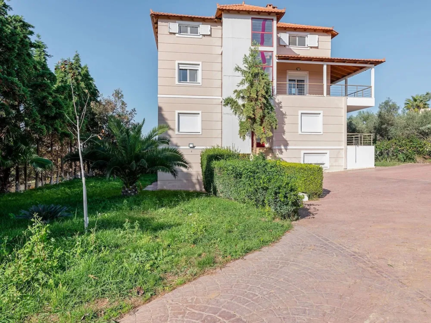 Pleasant Holiday Home in Chalcis With Garden