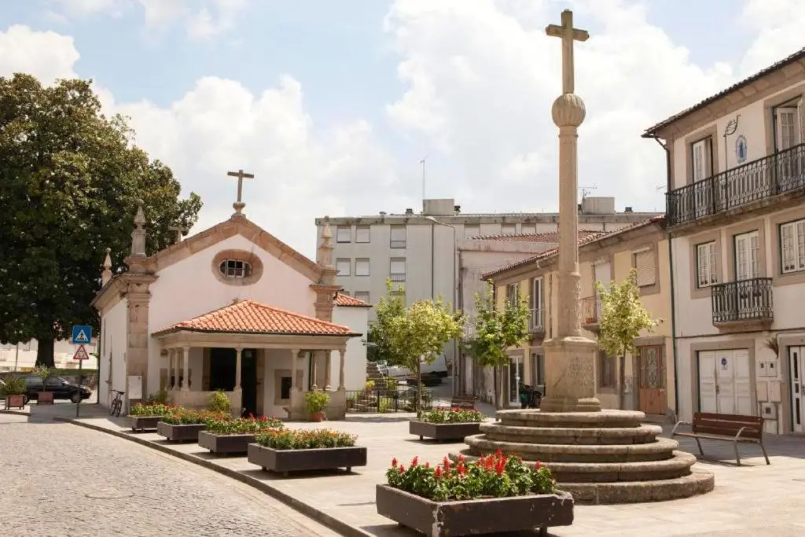 One bedroom appartement at Ponte da Barca 100 m away from the beach with city view and terrace