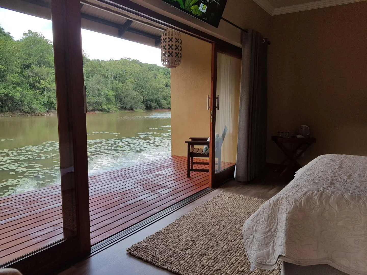 Bambuu Lakeside Lodge