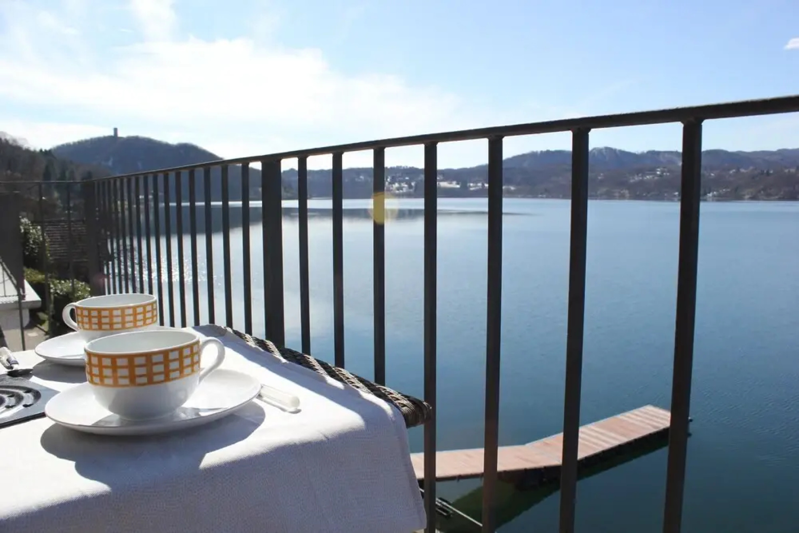 Lakefront Apartment With Spectacular Views