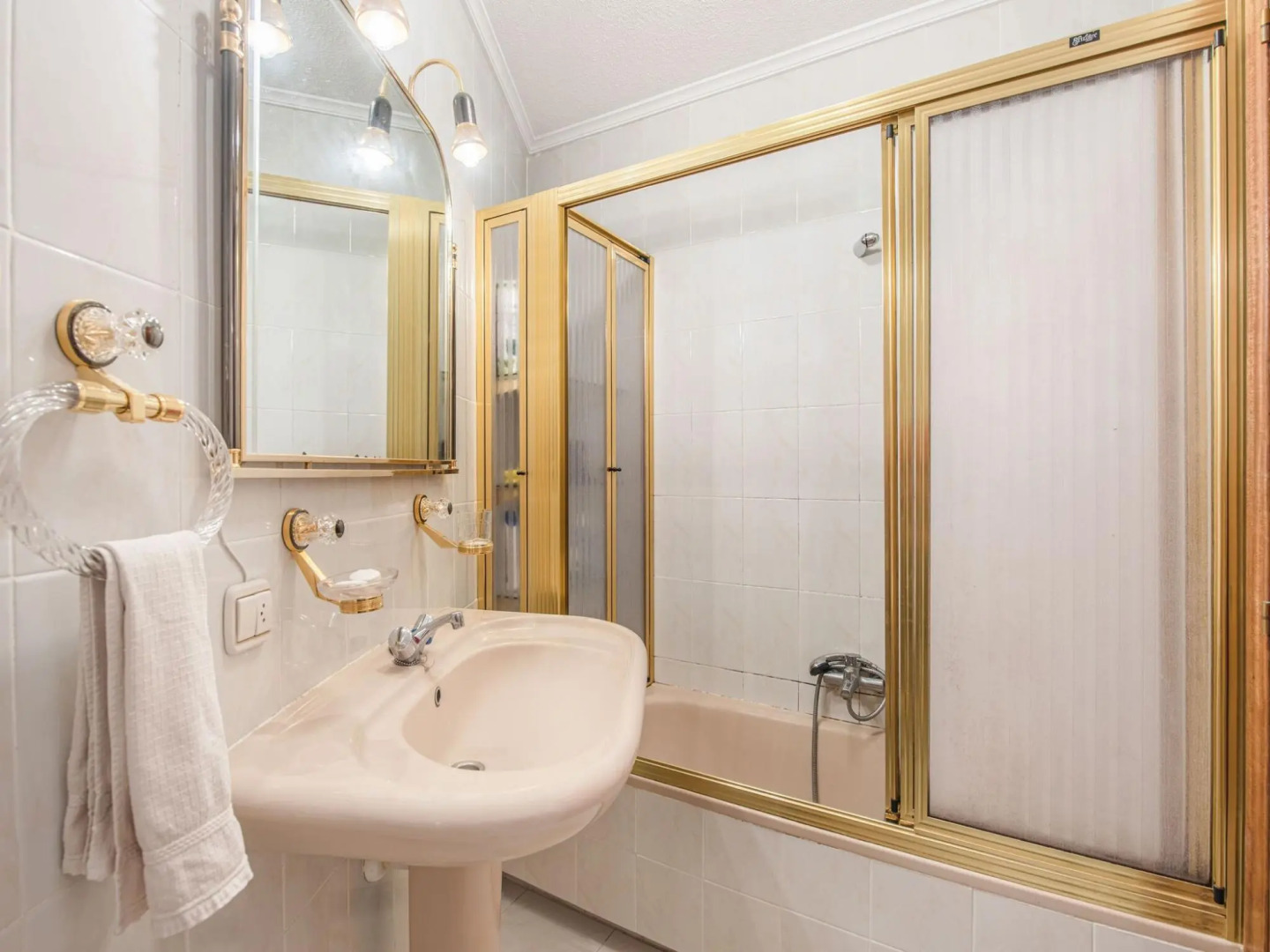 Lovely Holiday Home in Loredo a Stonethrow From the Beach & Communal Pool