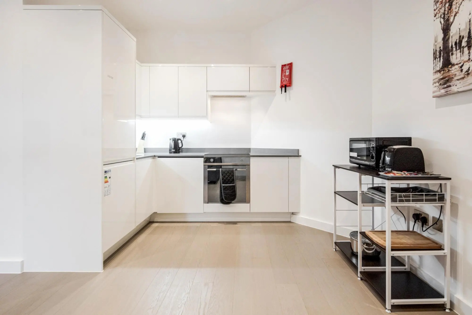 Spacious 1 Bed Luxury St Albans Apartment - Free WiFi & Movies also Free Parking.